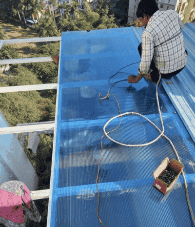Installation de polycarbonate au Maroc